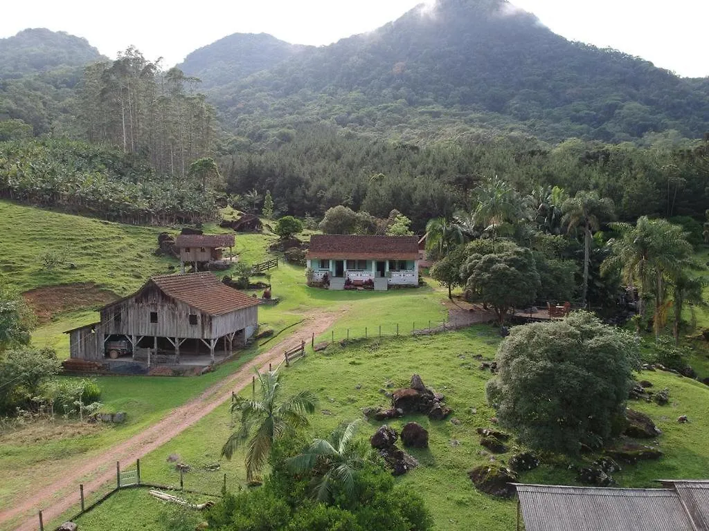 Recanto Kuglin, Casa Enxaimel junto a natureza Pomerode Villa